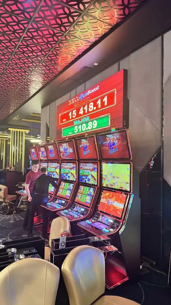 Wide casino jackpot LED screen